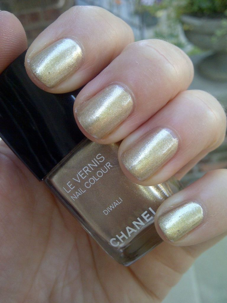 Chanel Le Vernis Diwali nail polish