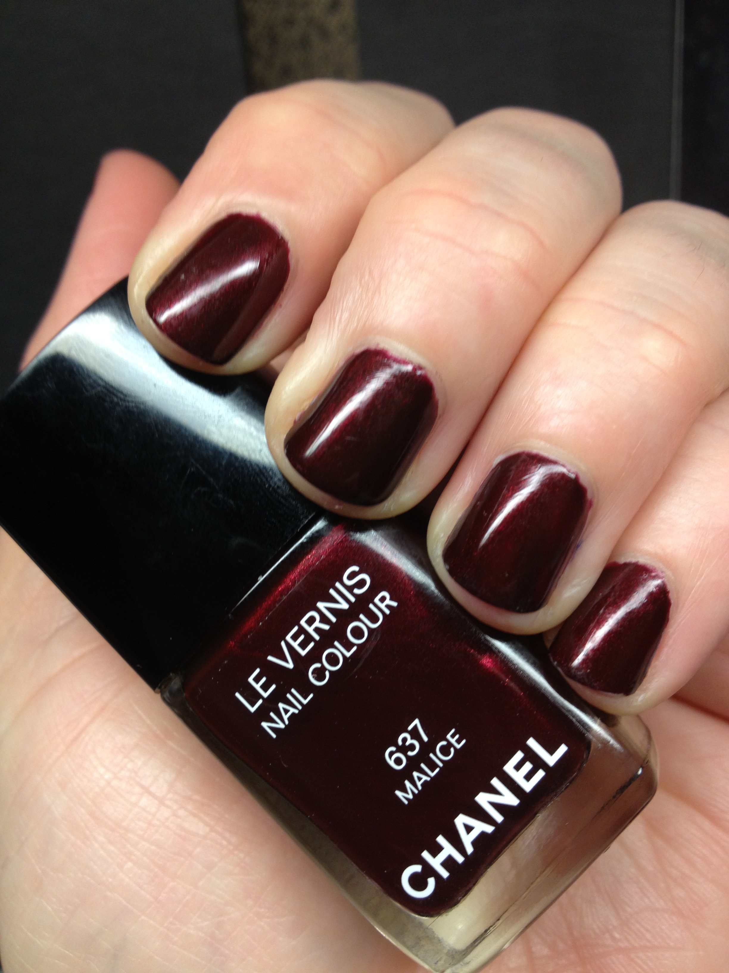 The Vamp Files – Chanel Le Vernis Rouge Noir 18, Malice 637